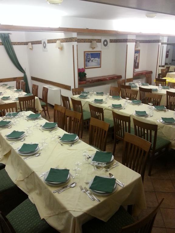Hotel De La Telecabine Courmayeur Bagian luar foto