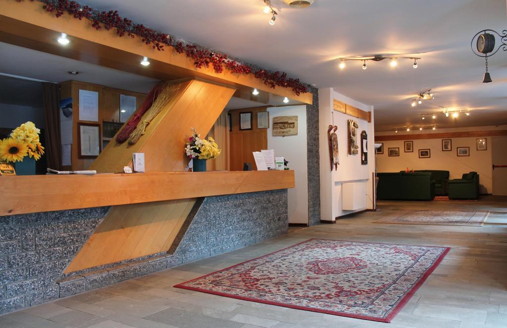 Hotel De La Telecabine Courmayeur Bagian luar foto