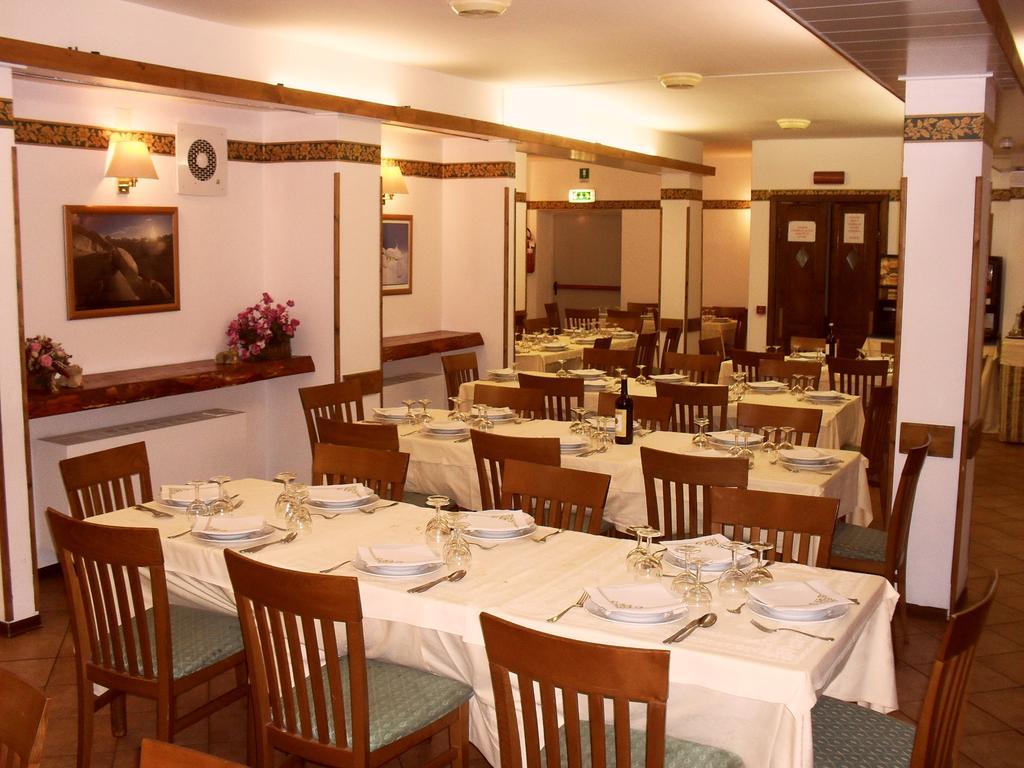 Hotel De La Telecabine Courmayeur Bagian luar foto